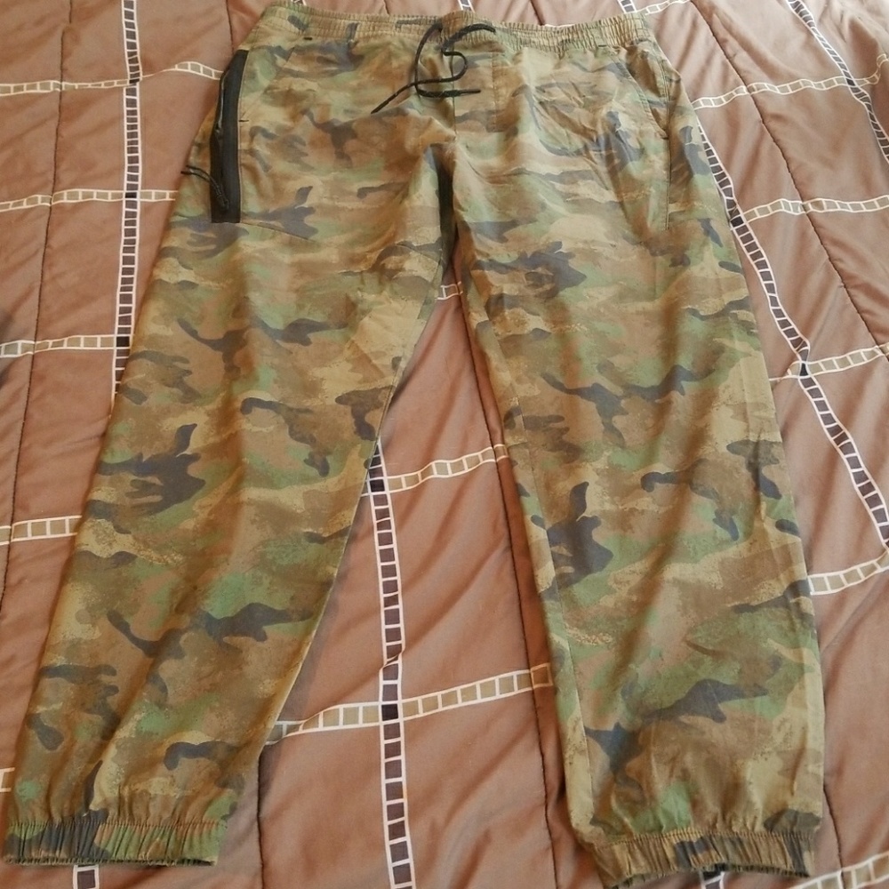 MEN AMERICAN EAGLE ACTIVE CAMO JOGGERS